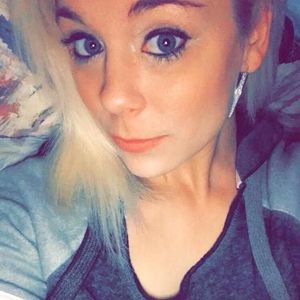 Meet your Posher, Carissa elizabeth